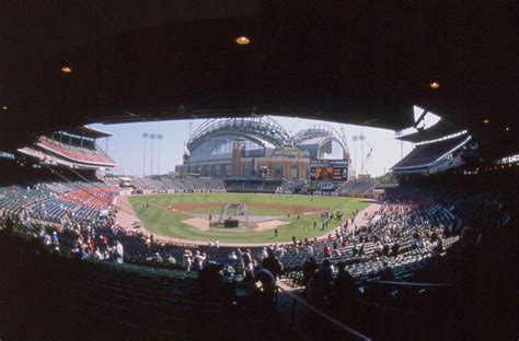 County Stadium - History, Photos and more of the Milwaukee Brewers ...