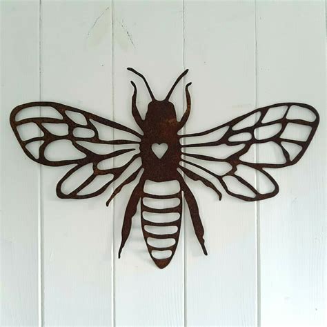 Rusty Bee Wall Hanging Garden Art Ornament, 23cm x 38cm, Lightweight ...