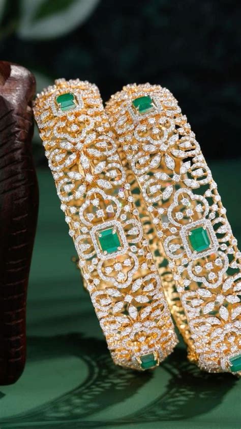 Emerald diamond bangle | Gold bangles design, Antique bridal jewelry, Bridal gold jewellery