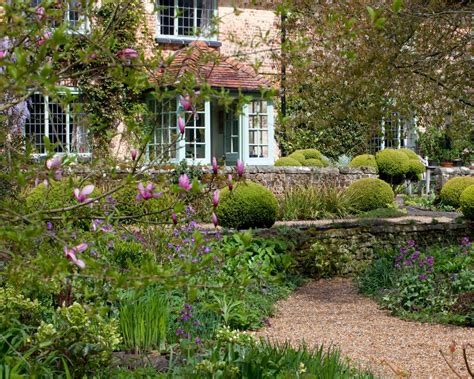 Tour this famed garden designer's English spring garden | Homes & Gardens