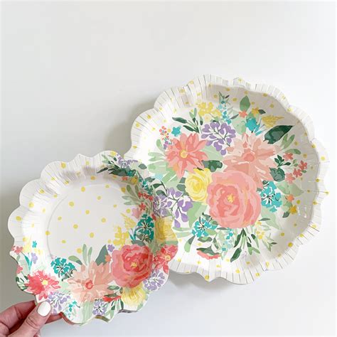 The Pioneer Woman Spring Flowers Paper Plates - Walmart Finds