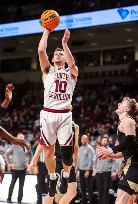 South Carolina basketball uses offensive burst to beat Terriers