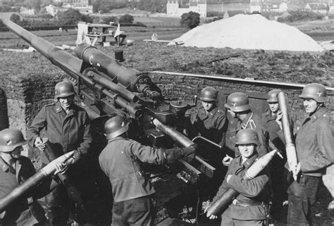 Flak 88 AA gun ready to firing | World War Photos