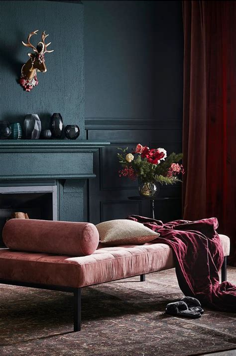 Rosa och vinrött | Teal living rooms, Dark teal living room, Dark ...