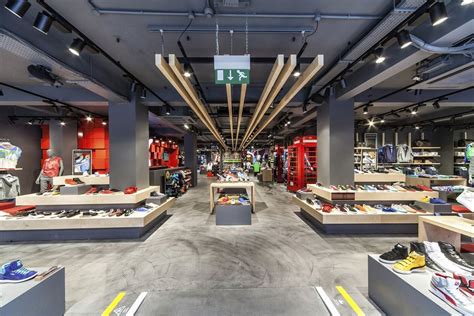 Puma Stores Amsterdam, London and Munich By Plajer & Franz