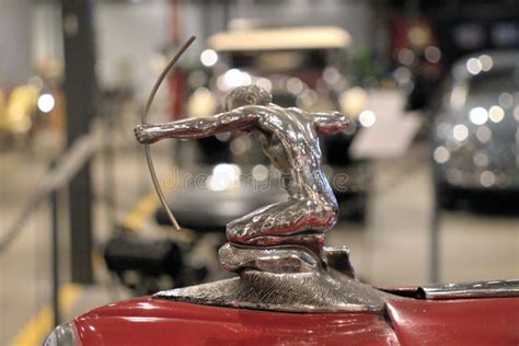 1933 Pierce Arrow Hood Ornament Editorial Stock Image - Image of motorcycling, vehicle: 263162019