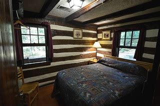 Master bedroom queen bed cabin 14 is 2 bedroom Douthat Sta… | Flickr