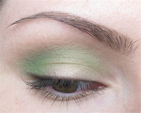 EOTD - Easy to Wear Green Eyeshadow Look - Coffee & Makeup