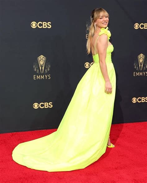 Emmy Awards 2021 : le glamour et la couleur s'imposent sur le tapis rouge