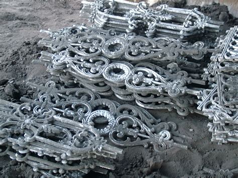File:Cast iron grills.JPG - Wikimedia Commons