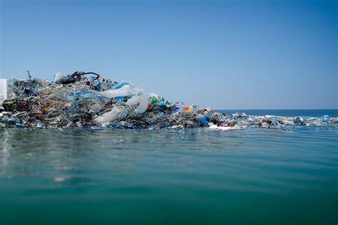 Should taxpayers help pay to clean up the Great Pacific Garbage Patch?