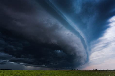 Scary Clouds That Look Like Tornadoes - Farmers' Almanac - Plan Your Day. Grow Your Life.