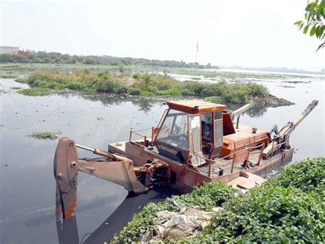 Clean up of Hussain Sagar Lake underway