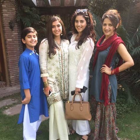 Tara Mahmood Daughter of Shafqat Mahmood New Pictures With Her Family - Showbiz Pakistan