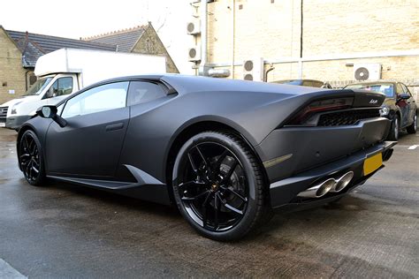 Lamborghini Huracan wrapped in Matte Black - Reforma UK