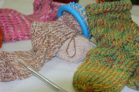 Sock Knitting on a Round Loom: Pattern and Tutorial | Knitting Things