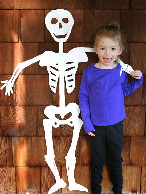 DIY Halloween Decoration: Life-Sized Skeleton