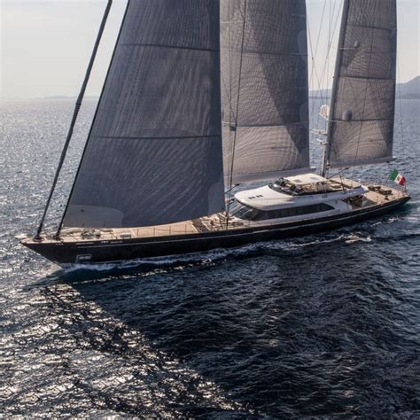 SAILING YACHTS – Perini Navi