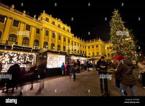 Schonbrunn palace christmas market hi-res stock photography and images ...