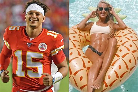 Patrick Mahomes reacts to girlfriend Brittany Matthews' bikini pic