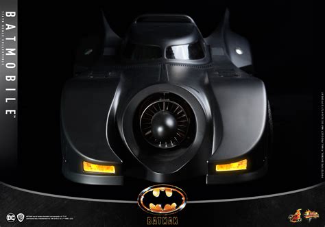 1989 Michael Keaton Batman and Batmobile Return as Hot Toys