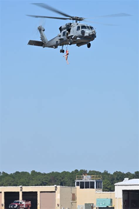 DVIDS - Images - NAS JACKSONVILLE AIRSHOW [Image 16 of 44]