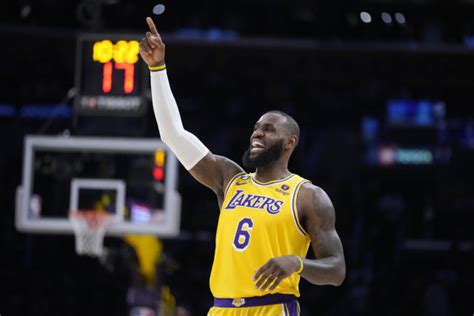 LeBron James, Lakers survive chaotic 4th quarter to beat Timberwolves in OT of play-in matchup