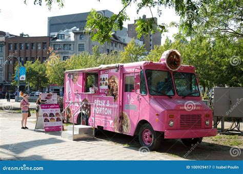 Pink food truck editorial photography. Image of lifestyle - 100929417