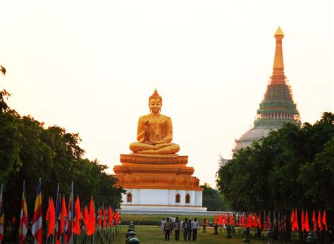 Buddhist Pilgrimage Sites in India - Hello Travel Buzz