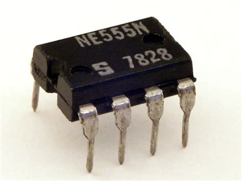 The History of 555 Timer IC - Story of Invention