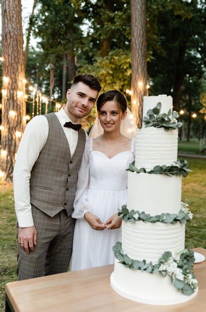 Premium Photo | Wedding couple with cake