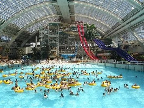 Top 10 Largest Water Parks In the World (With Pictures)