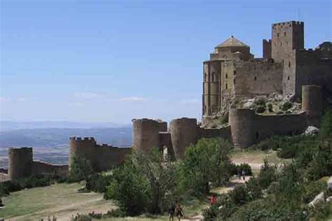 30 Abandoned Castles That Are Hauntingly Beautiful | Castle, Abandoned castles, Beautiful castles