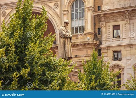 View on the Statue of Leonardo Da Vinci in Milan Stock Photo - Image of ...