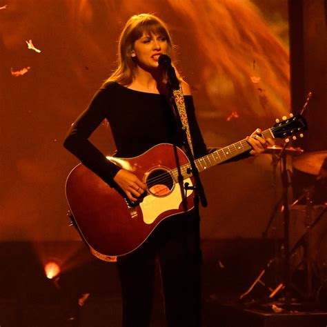 Taylor Swift Releases Version of "All Too Well" for "Sad Girl Autumn"
