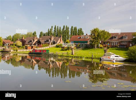 Barrow upon soar river canal house hi-res stock photography and images - Alamy