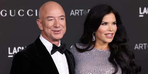 Jeff Bezos’ New Year’s Disco Style Hits a Nerve - WSJ