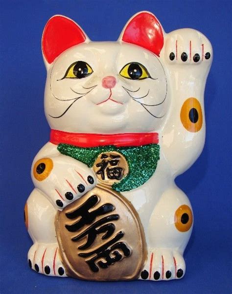 White Lucky Cat Statue | Chinese lucky cat, Lucky cat, Maneki neko