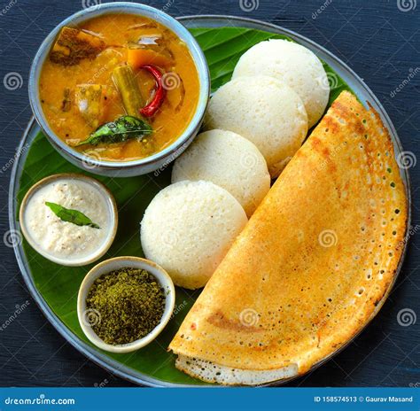 Desayuno Del Sur De India - Chutney De Idli Dosa Imagen de archivo ...