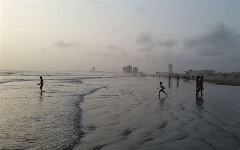 6 Best Beaches in Karachi That You Need To Visit - Folder