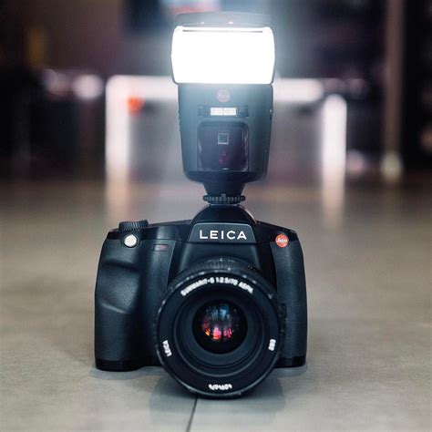 Leica SF 64 Flash » Petagadget