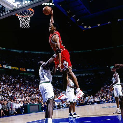 Scottie Pippen slam dunk Pictures | Getty Images