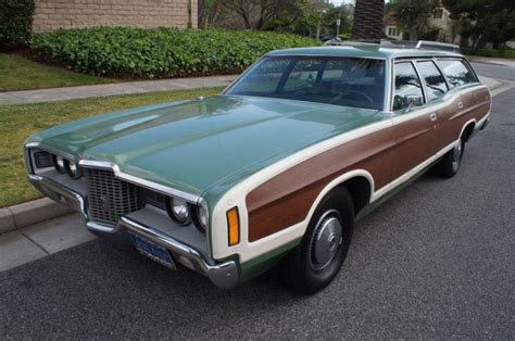 Aunt Edna Not Included: 1971 Ford Country Squire Seats Ten - Daddy Types