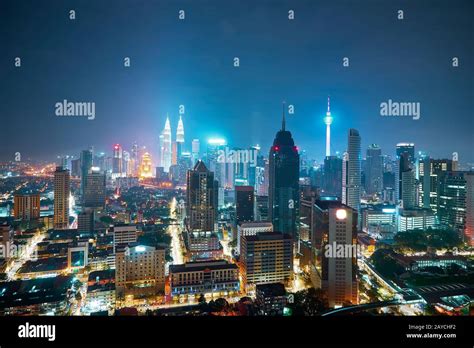 City skyline view hi-res stock photography and images - Alamy