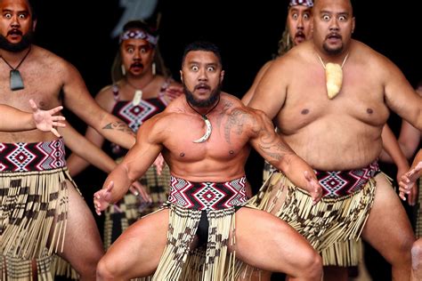 La Haka Nueva Zelanda, La danza de Guerra Maorí - Comoserunkiwi