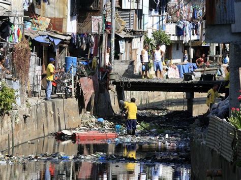 MMDA: Squatters, buildings occupy 50% of Metro Manila waterways | Philstar.com