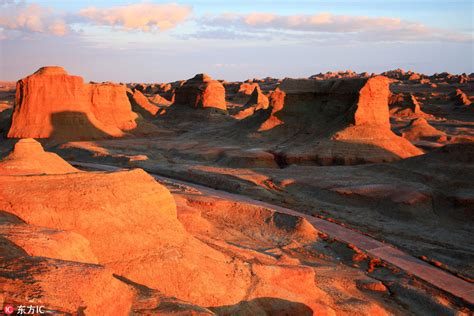 'Ghost Town' in Xinjiang desert boasts marvelous landscapes - Chinadaily.com.cn