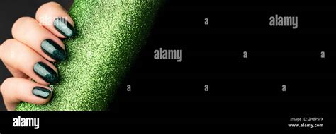 Black glitter background green hi-res stock photography and images - Alamy