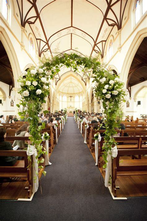 Decoração da igreja para o casamento: 10 ideias para se insipirar