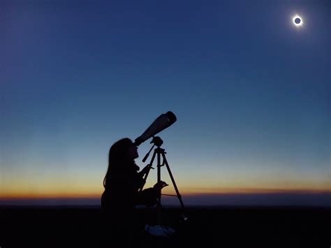 What Is the Absolute Best Telescope for Beginners? - AstroJunkies.com